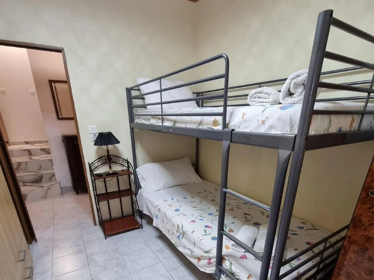 Toulas House Divarata 0*,  Yunanistan